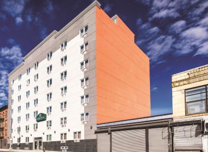 La Quinta Inn & Suites by Wyndham Brooklyn Central