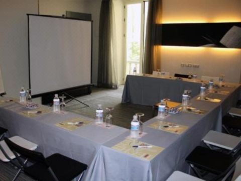 3. 프티 팰리스 산..