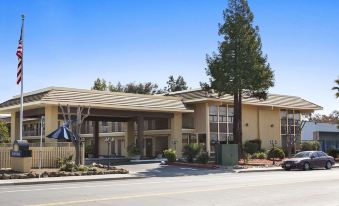 Days Inn by Wyndham Gilroy