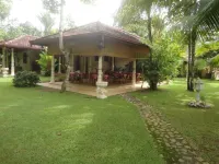 Dedduwa Boat House Hotel in zona Galapatha Rajamaha Viharaya