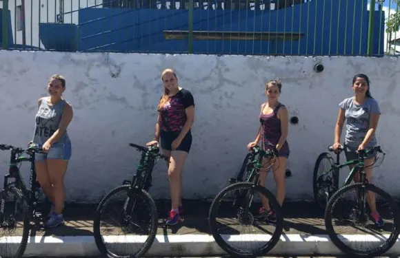 沿河而下青年旅舍