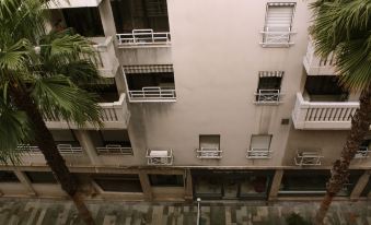 Three bedroom two bathroom apartment in center of Cannes on quiet street minutes from the Palais 353