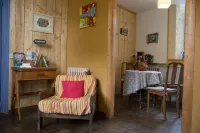 Les Gîtes du Couvent Alternatif Hotels in Treguier