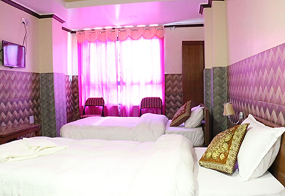 Hotel Crown - Housity