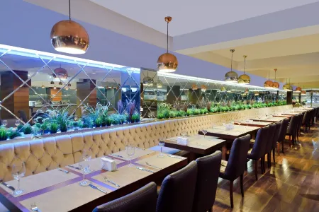 Tiara Thermal & Spa Hotel Отели рядом с достопримечательностью «Emir Sultan Cami»