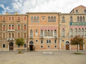 Palazzo Veneziano - Venice Collection