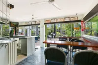 Hotel Tropiq Hotels in Cairns North