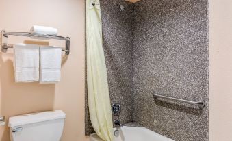 Quality Inn & Suites Bridge City Orange