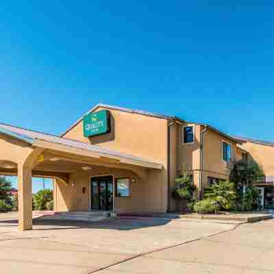 Quality Inn Hotel Exterior