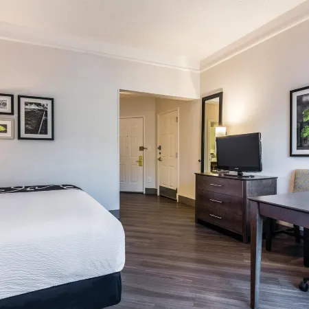 La Quinta Inn & Suites by Wyndham Shreveport Airport
