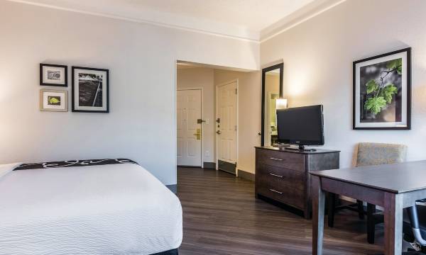 La Quinta Inn & Suites by Wyndham Shreveport Airport