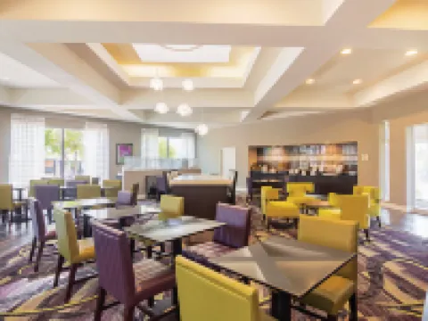 La Quinta Inn & Suites by Wyndham Denver Boulder-Louisville Hotels in Boulder County