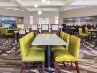La Quinta Inn & Suites by Wyndham Dallas Plano West - breakfast