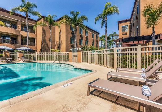 4. 라마다 스위트 ..