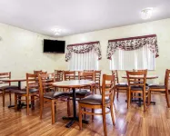 Quality Inn & Suites - breakfast