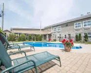 Econo Lodge Inn & Suites - piscine