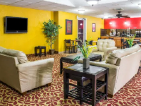 Econo Lodge Inn & Suites Hotels in Walnut