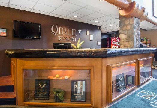 샤토 캔모어 수영장