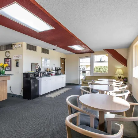 Travelodge by Wyndham Forsyth