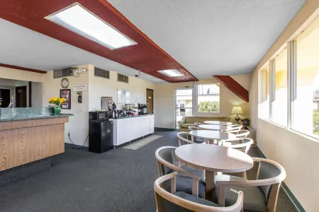 Travelodge by Wyndham Forsyth