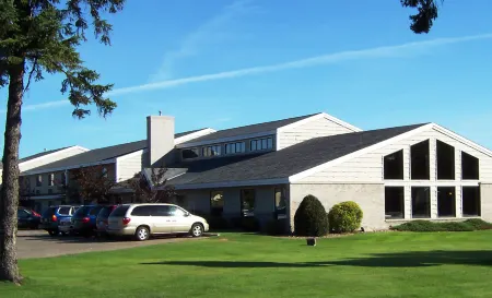 AmericInn by Wyndham Wadena Отели в г. Уодина