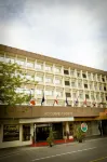 Delta Hotels by Marriott Kamloops Hotel dekat Hidden Valley Mobile Park