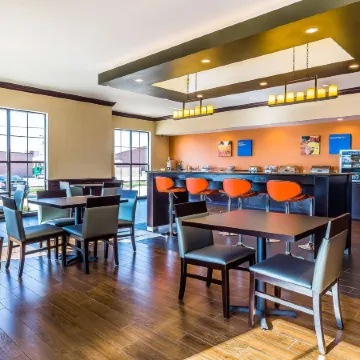 Comfort Inn & Suites Moore - Oklahoma City