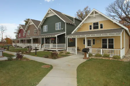 Arrowwood Resort Hotel and Conference Center - Alexandria Отели в г. Мо