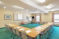 Super 8 by Wyndham Ajax/Toronto on Hotels in Pickering