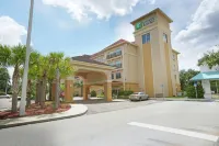 Holiday Inn Express Tampa N I-75 - University Area Hotel di Tampa