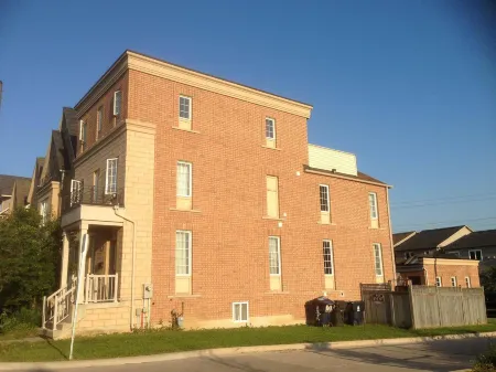 Toronto North Travellers Home Отели рядом с достопримечательностью «Блэк Крик Пайонир Виллидж»