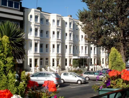 Haddon Hall Hotel Отели рядом с достопримечательностью «Nigel Greaves Gallery»