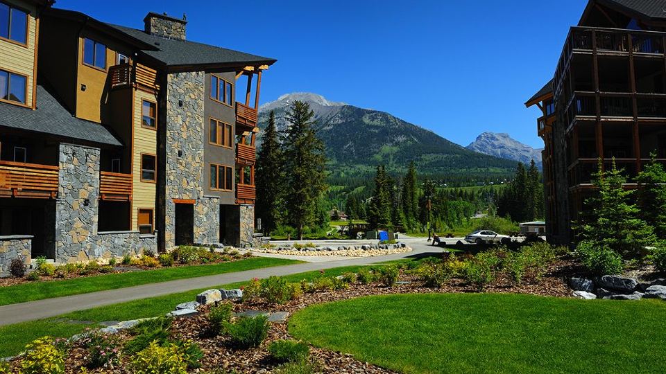 Rundle Cliffs Lodge