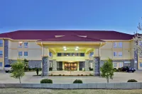 La Quinta Inn & Suites by Wyndham Conway Hotels near Walmart Supercenter