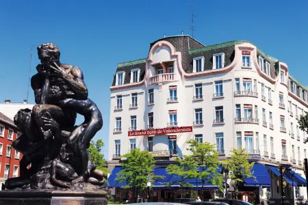 Grand Hotel de Valenciennes Отели в г. Рем