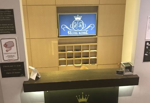 3. 로열 호텔 브뤼..