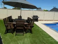 Ploughmans Motor Inn فنادق في هورشام
