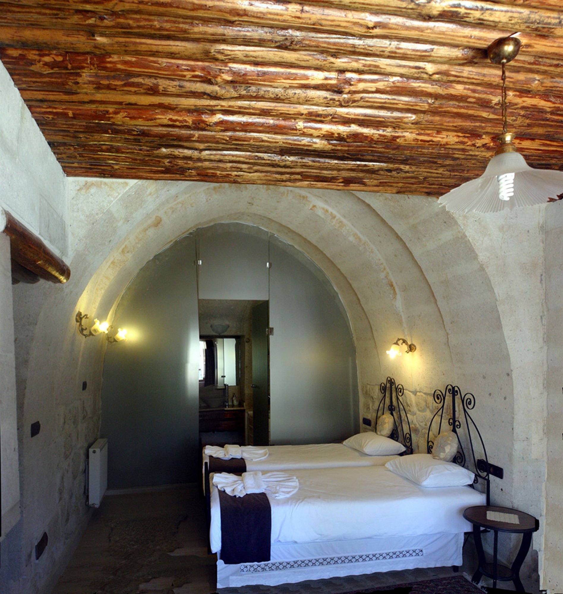 El Puente Cave Hotel