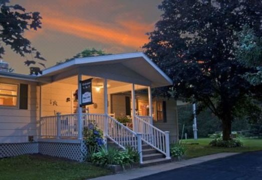 Oak Hill Bed & Breakfast - Housity