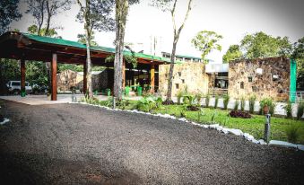 Rainforest Hotel & Cabañas