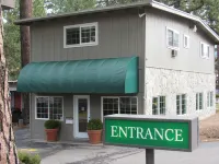Emerald Bay Lodge Hotels near Hill's Center