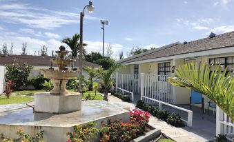 Colony Club Inn & Suites