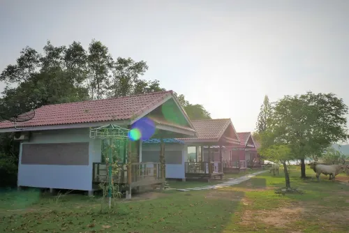 Ko Nokyai Resort Hotels in Tha Mai District