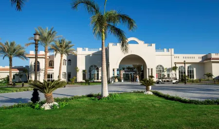 Sunrise Montemare Resort -Grand Select Отели рядом с достопримечательностью «One Thousand and One Nights»