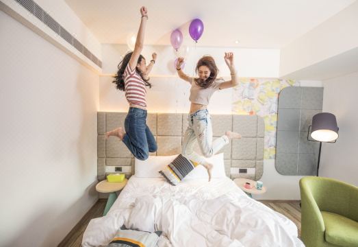 3. 호텔 참 참 -..