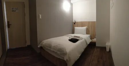 Single Inn (Kaohsiung Station)