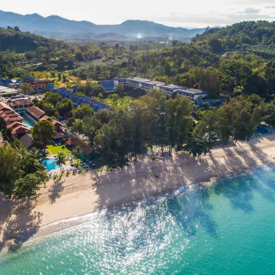 โรงแรมเขาหลักแอมเมอรัล บีช รีสอร์ท แอนด์ สปา โรงแรมใกล้Camping House by Root