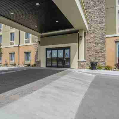 Comfort Suites Regina Hotel Exterior