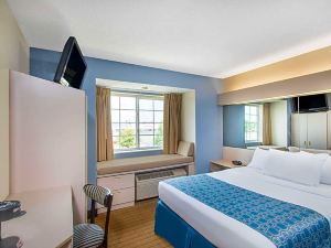 Microtel Inn & Suites by Wyndham Seneca Falls