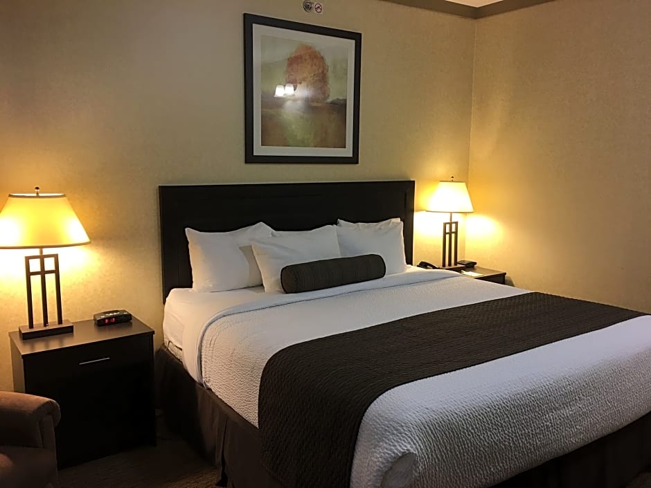 Days Inn & Suites by Wyndham Sault Ste. Marie on